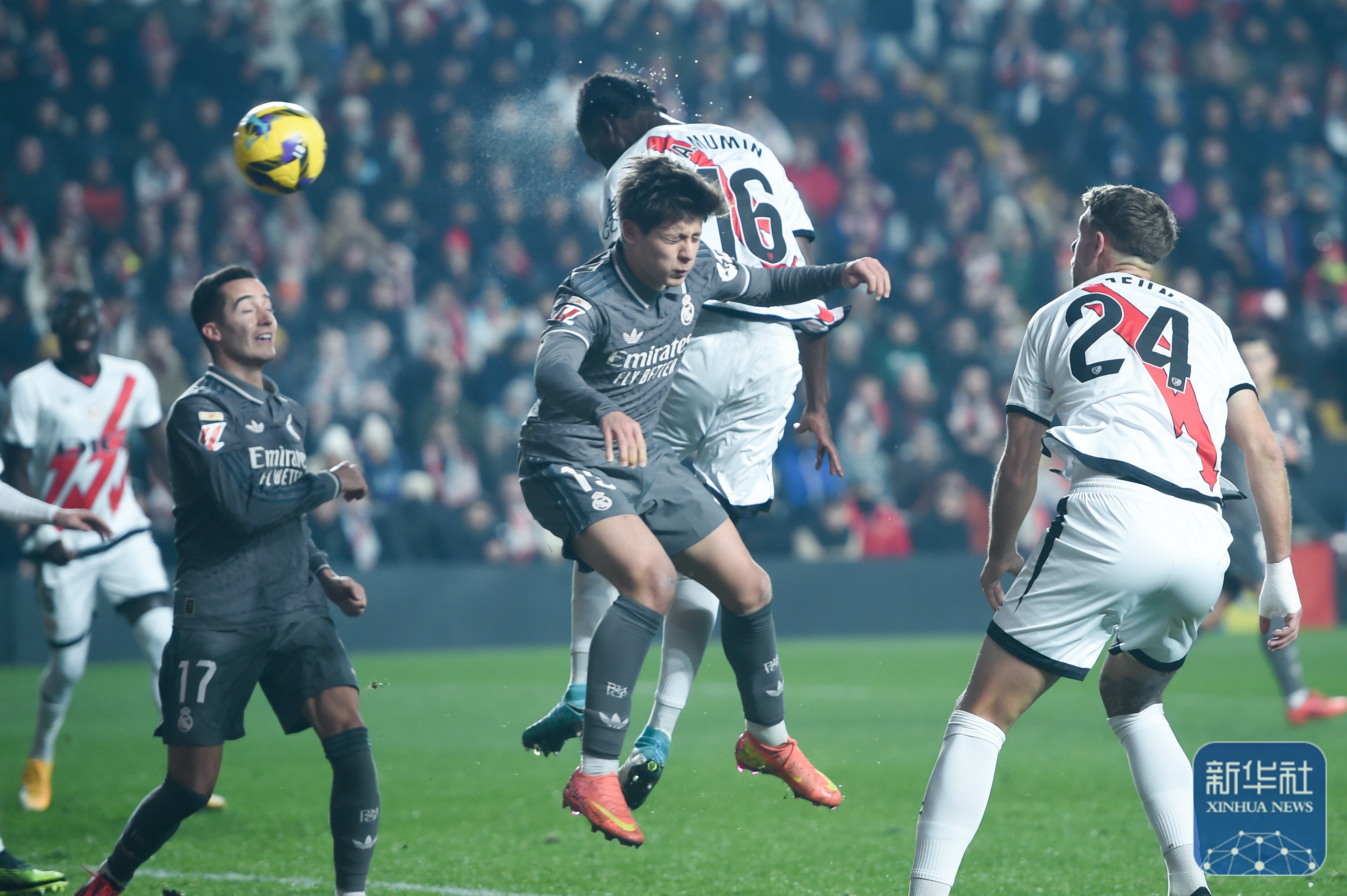 南宫体育APP下载-德甲赛程吃紧,巴塞罗那转会期绝杀压哨,赛场秩序良好,球队文化再被提及(皇马03完败巴塞罗那)